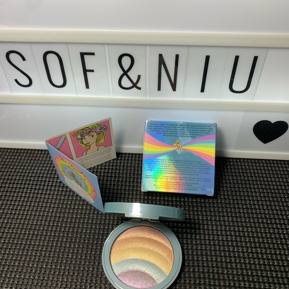 Too Faced Rainbow Strobe Highlighter - Picture 3 of 4